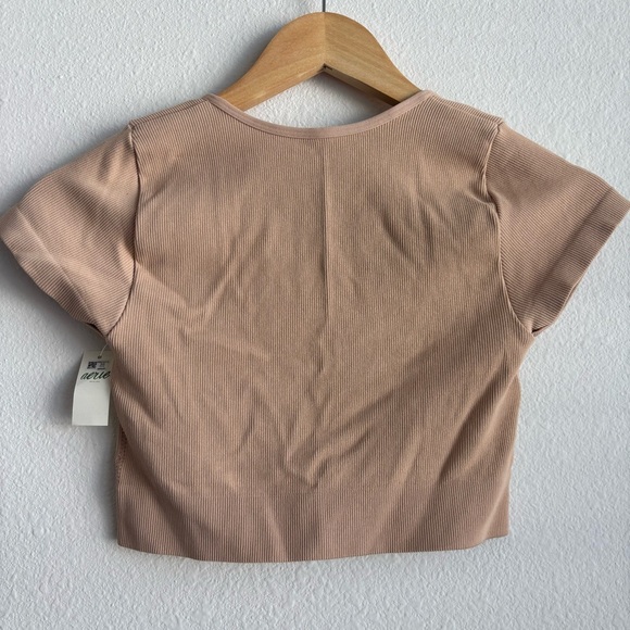 NWT Aerie Superchill Seamless Ring Cap Sleeve Bra Top Nude Neutral Rib Keyhole M - Picture 6 of 9